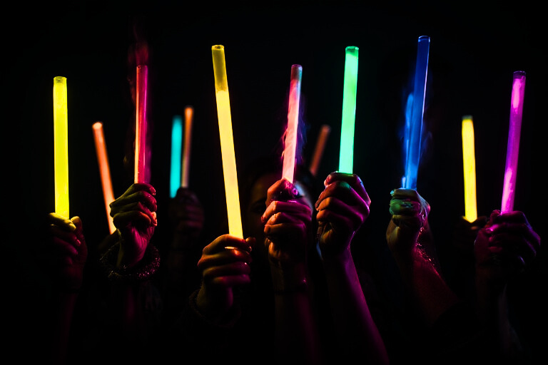 Glowsticks in Club